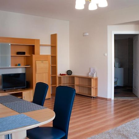 Titan Apartman Gyula Luaran gambar