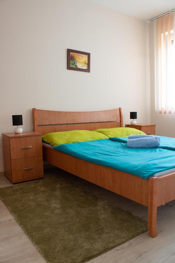 Titan Apartman Gyula Luaran gambar